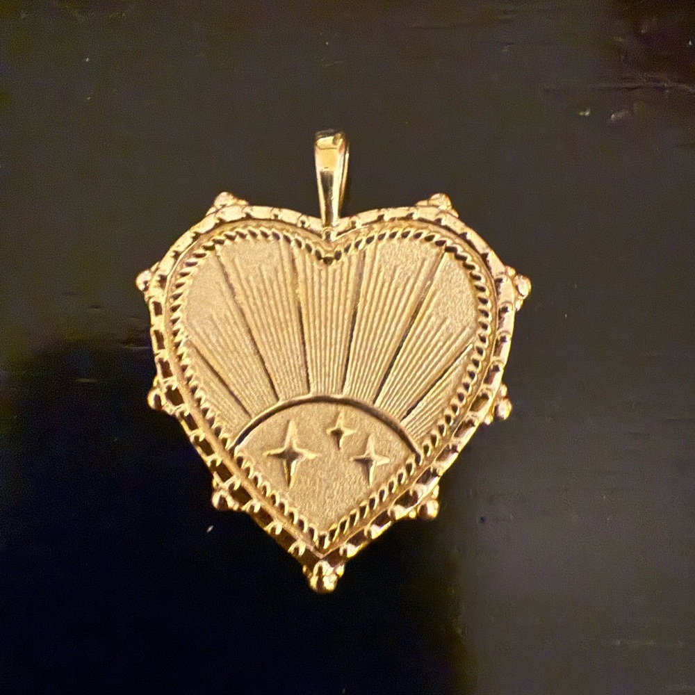 Jane Win Strong Gold Heart Pendant